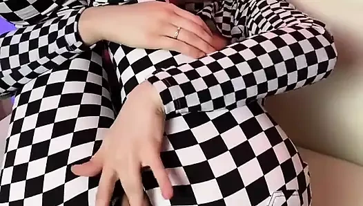 Seksi taksi kostümü içinde kıllı amcığın azgın mastürbasyonu