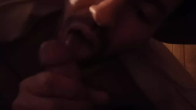 Justin'in arkadaşı onunla sert bir şekilde sikilemeyeceği iddiasına giriyor...