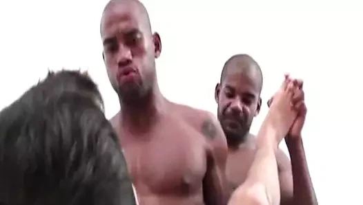 Rodrigo ve Pinto Tommy'yi sikiyor