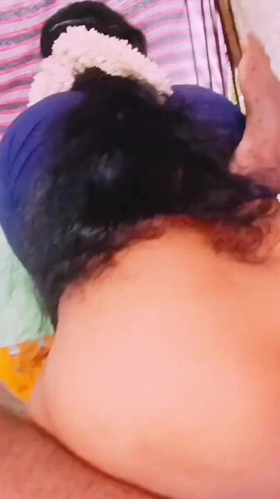 "Villege kızı kapı sikişinde üvey baba Telugu edepsizce konuşuyor"dan güçlü bir an.