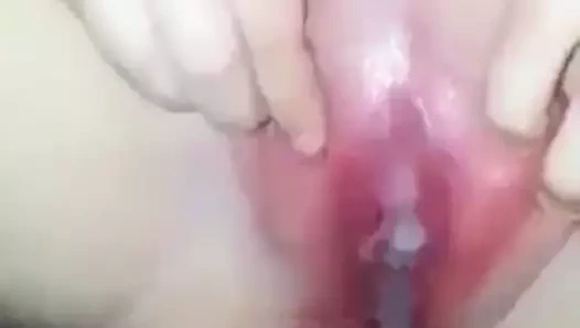 Bondhur choto bon konika golapi dhon e dhukiye dilam