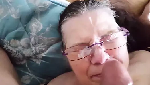 Ev sahipleri 44dds ve gözlüklerinde büyük bir yük