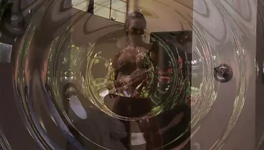 Tutkulu piliç horoz almadan önce muhteşem oral seks sunar