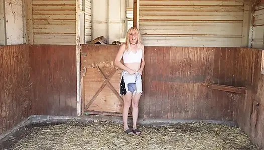Beni işerken yakaladıktan sonra ahır müdürüyle sikiştim