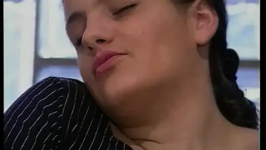 Pembe dildo ateşli Alman bebeği mutlu ediyor