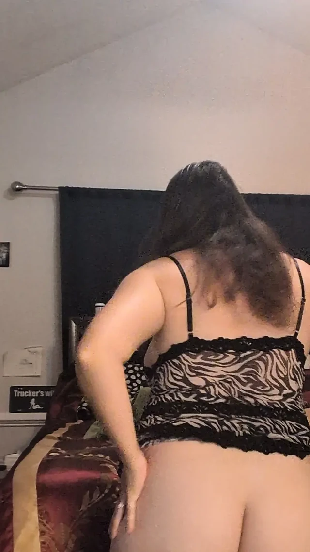 Dildoya binerken şelale fışkırtıyor