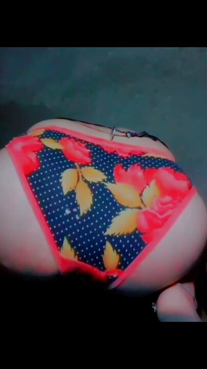 Köylü ateşli seksi sessiz seksi mükemmel ateşli kız mastürbasyon yapıyor