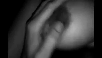 Göğüsler sallanıyor ve inliyor