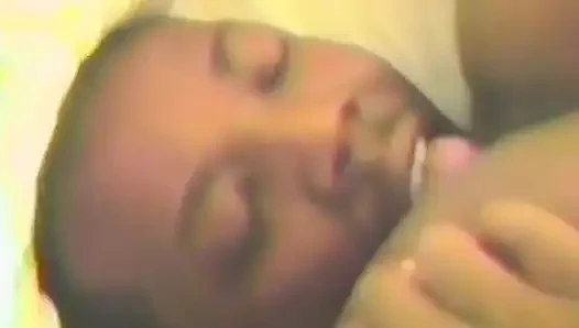 Amatör zenci çift emiyor ve sikişiyor