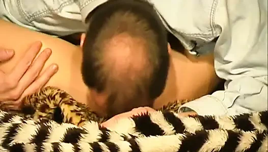 Elena'nın ilk porno dökümü, esmer bir genç becerdin almak için istekli