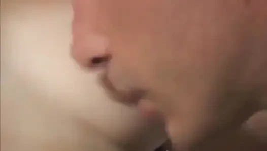 Ateşli genç kız ilk kez videoda sikiliyor