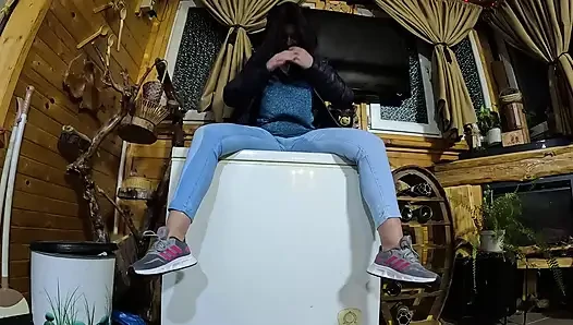 Cameltoe MILF Dances, Teases & Pees in Her Jeans - Wet Fetish Fantasy 335
