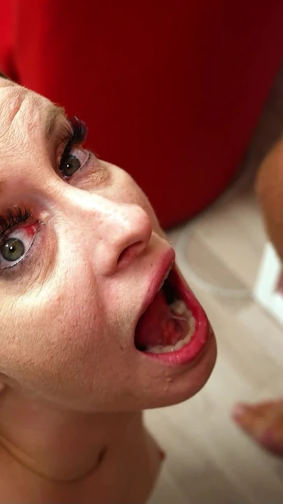 Немецкая рыжая рыжая сучка Penny Payne получает многократный кримпай с камшотом на лицо задницы на приватном гэнгбэнге