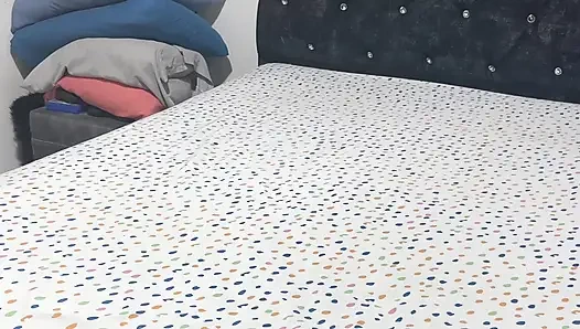 Yanımda bir yarak istiyorum