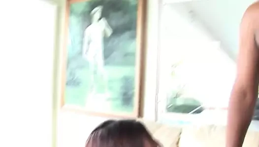 Kita zen genç kız derinden sakso çekiyor ve kancalı sikişiyor