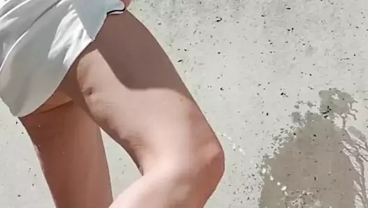 Komşunun bahçesinde fışkırtıyor