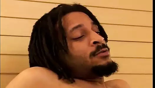 Siyah adam büyük yarağını ıslak amcıklı beyaz orta yaşlı seksi kadına sokuyor