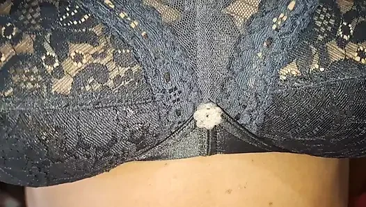 Asyalı orta yaşlı seksi kadın ev yapımı gerçek video