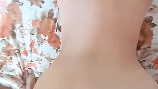 Komşu başkasının evinde emiyor