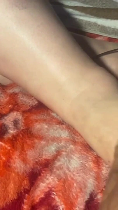 Yan komşu İngiliz olgun sarışın büyük zenci yarağıyla. Akşamları edepsiz seks. | Klip 2