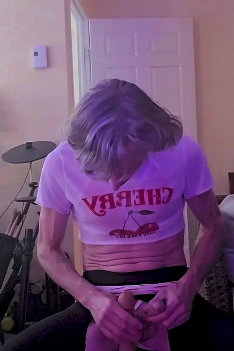Seksi Filomena Ev Işlerini Yapıyor Ve Eğleniyor