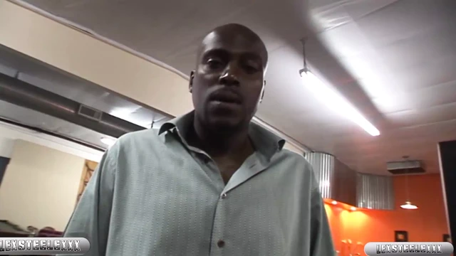 Lex Steele sürtük sarışınlar Lorelei Lee ve Sophie Dee'yi sikiyor!