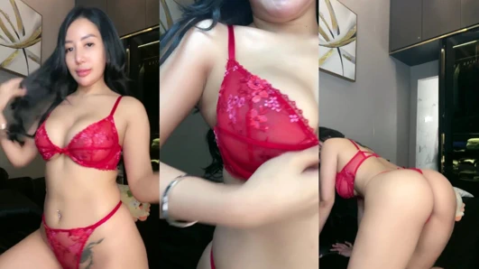 Yetişkin model partnerle görüntülü görüşme