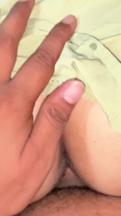 Hintli kız pembe sıkı amcık erkek arkadaşıyla viral | Klip 1