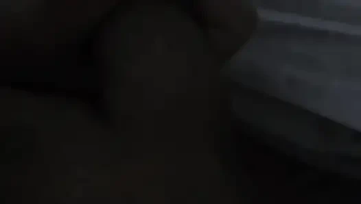 Yaramaz orta yaşlı seksi kadın mastürbasyon yapıyor