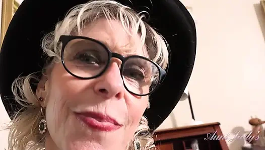 Auntjudys - olgun nine patronun dee lite ofiste yarağını emiyor