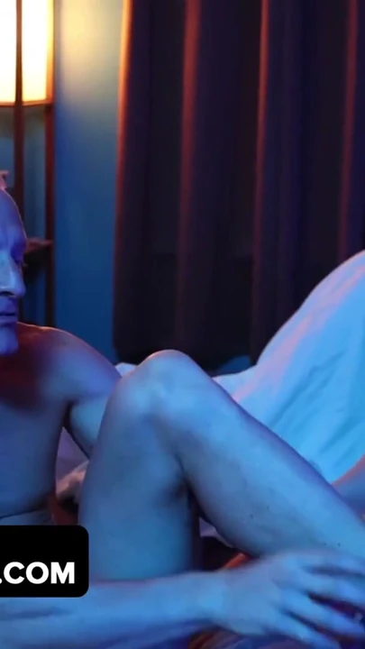 Yardım et, sürtük üvey kuzenim üvey babamı baştan çıkardı! - DadCrush | Klip 2