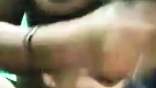 Kız arkadaşın eşleşen kıyafetleri çevrimiçi