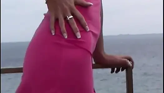 Pembe sarışın güzel biraz tuzlu yarak için azgın