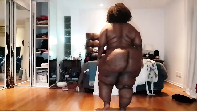 Ssbbw masif ganimet clapping