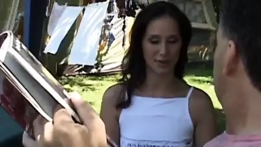 Büyük çük için genç kız üzerinde kamp