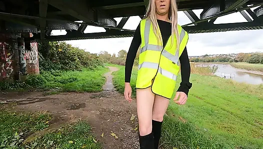 Yeni iş için soyunuyor