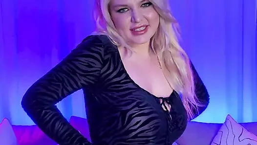 İri göğüslü Bayan Jackson tek başına çıplak performans