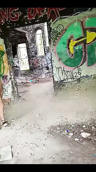 Sahne arkasında çıplak fotoğraf çekimimi keşfedin.