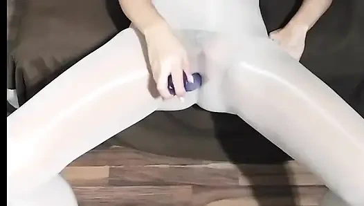 Yeni Dikişsiz Külotlu Çorabımla Sert Oynuyor Ve Fışkırtıyor