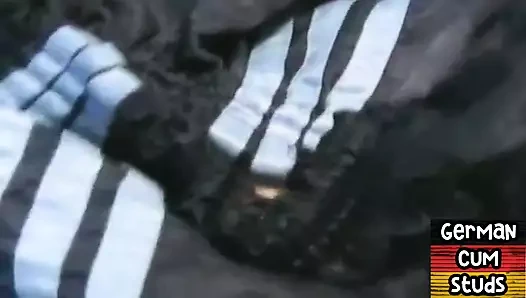 Alman amatör eşcinsel boşalmaya kadar yakın çekimde erkek arkadaşı tarafından mastürbasyon yapıyor