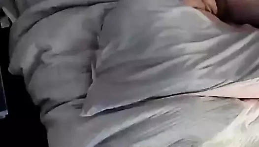 Üvey anne çıplak üvey oğluyla sikiliyor