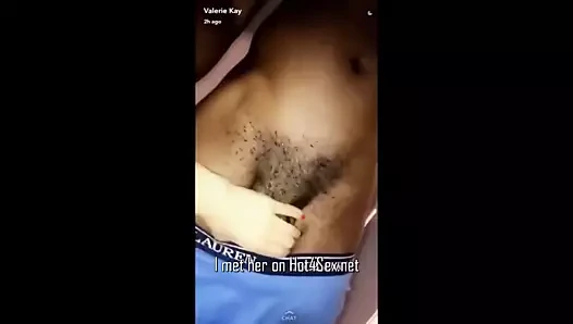 El yazısı vücutlu bir kız rahat bir odada benim horoz emdi