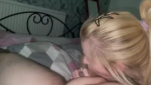 Kız arkadaşım bana sakso çekiyor