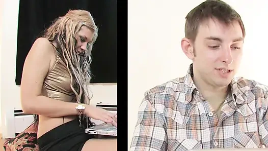 Yüksek topuklu sarışın derin sikiliyor