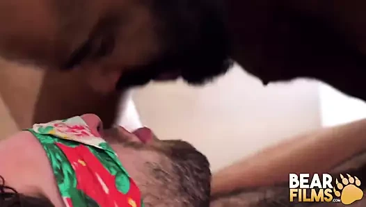 Bearfilms Gözlerim bağlı eşcinsel bear avi strider masturbates solo