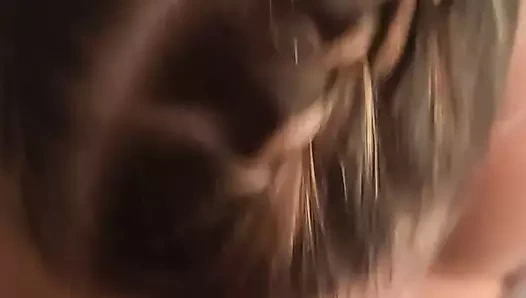 O jizz kupa malzemesini yutmak, ağzına yüklemek