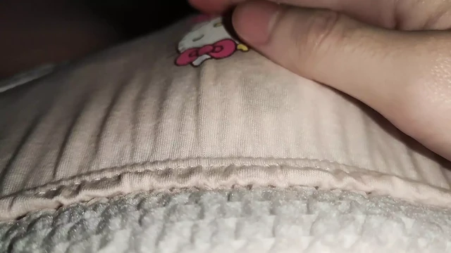 Трахая милую пеленку трусиками в подгузник