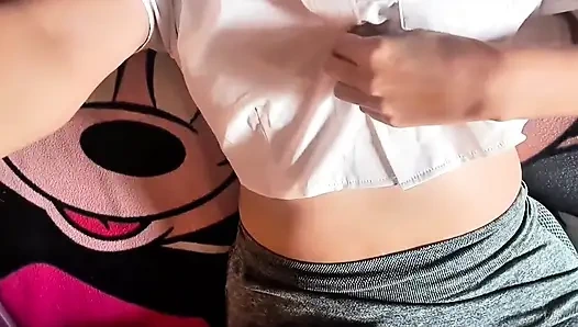 Evli komşu kıyafetlerini çıkartırken onu kaydetmemi istiyor