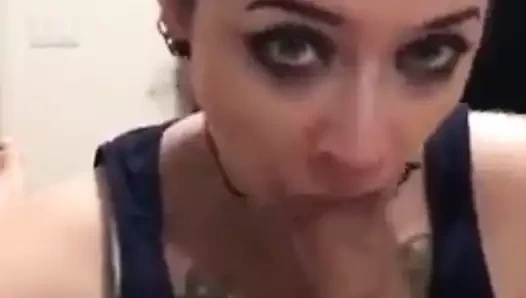 tetona jugosa comiendo semen por dinero