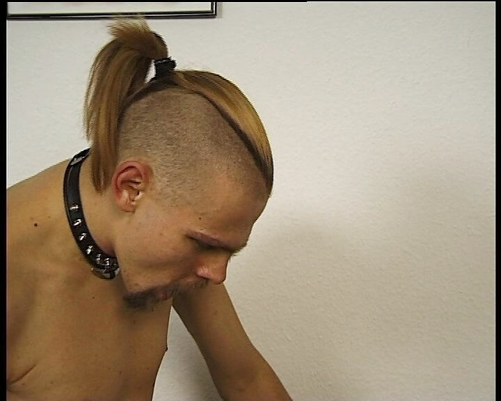 Blonde Sklavin wird hard von ihrem Herrscher gebumst